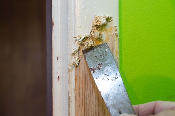 Best Ways to Remove Paint From Wood Furniture